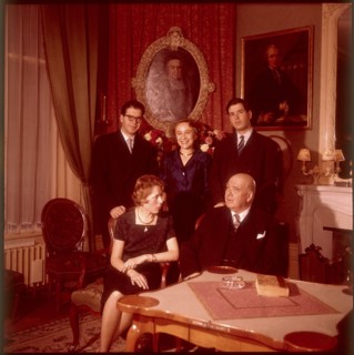 Jean Bourgknecht, member of Federal Council with his family 1959