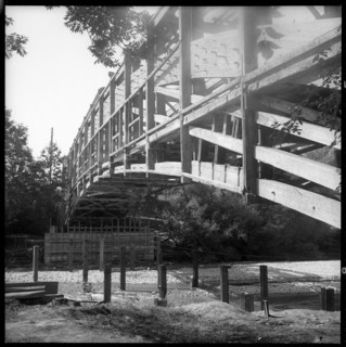 Rebuilding of roofed wooden bridge, Hasle-Rüegsau. 1958