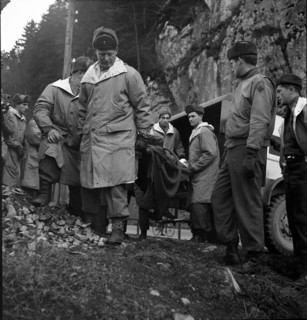 Emergency landing on the Swiss Gauli glacier of a US army owned Dakota airplane, 12 survivors