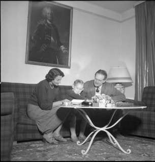 Emmanuel de Graffenried and family, 1950