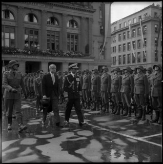 State visit of King Bhumibol of Thailand, Max Petitpierre (l), 1960