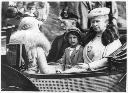 König George V with granddaughter Elizabeth and wife Mary, ca. 1935