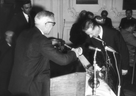 Otto F. Walter is receiving the Charles Veillon price 1959