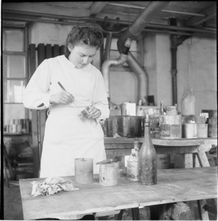 Miss Oehrli, master painter 1947