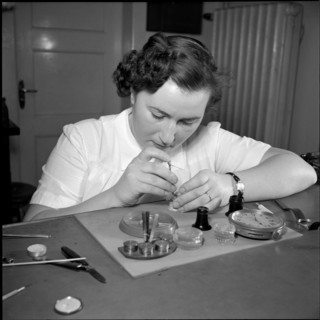 First female master watchmaker in Switzerland: Mrs. Gschwind-Wiedenmann, 1952