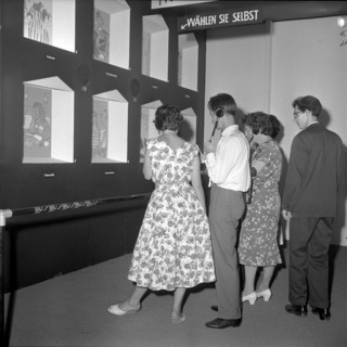 SAFFA fair 1958: jokes to be heard at the Paradise for men