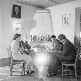 Federal Councillor Josef Escher with his children at home in Brigue 1950