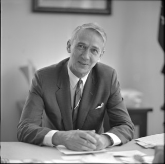 Howard Elting jr., U.S. consul general. Geneva 1965