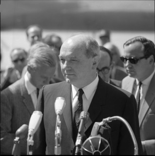 Arrival of U.S. foreign minister Dean Rusk at Geneva airport 1965