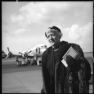 Francoise Rosay, arrival at Zurich-Kloten airport 1955