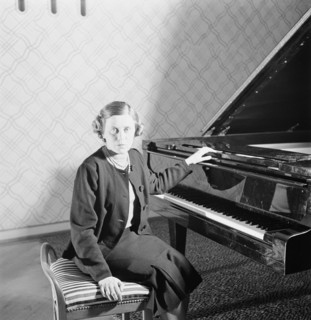 Olga Daragan, pianist 1960
