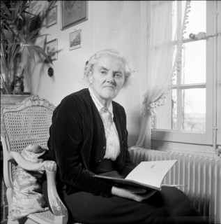 Author Dr. Hedwig Anneler, Luins-sur-Rolle 1958