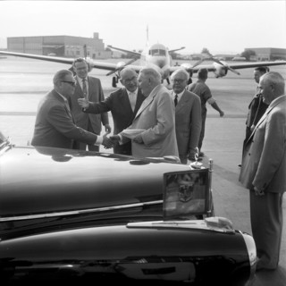 Ludwig Erhard, arrival at Zurich-Kloten airport 1959