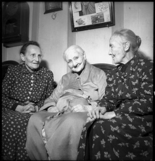 Louise Corminboeuf (C), 100 years old. Villarsiviriaux 1953