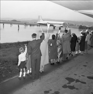 Departure of the swiss mission to Korea, Zurich-Kloten airport 1953