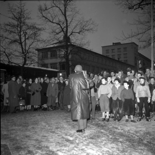 Romanian embassy Berne occupied by four armed Romanians, onlookers, 1955