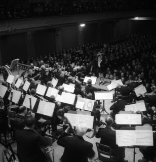 Pierino Gamba conducting in the Tonhalle, Zurich 1947