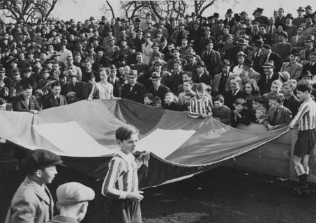 Swiss sportsmen collecting for children in need in Europe 1942.
