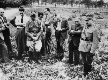 F.T. Wahlen and colonel Perret invited the press, medias to canton Vaud 1943.