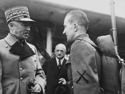 General Henri Guisan congratulates the winner of the army competition march of Frauenfeld, 1940.