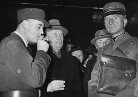 behind with hat), von Erlach.