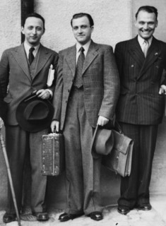 Begnadigung von David Frankfurter. vlnr Dr. Veit Wyler, David Frankfurter, Dr. Georges Brunschvig.