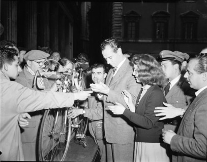 Rome-Naples-Rome 1954: Hugo Koblet signing autographs.