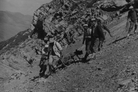 Accident at the Eiger North Face 1961: Recovery of Adi Mayr.