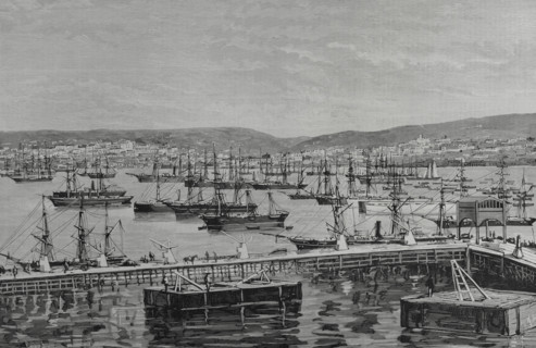 Valparaiso, Chile. Panoramic view of the port and the city, from the unloading pier. Engraving by
