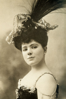 This photo, dating to around 1908, shows Madame Fritzi Scheff, one of the most popular light opera