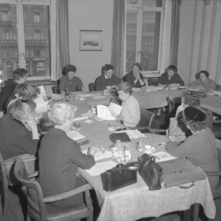 SAFFA fair 1958: meeting of the organisation committee.