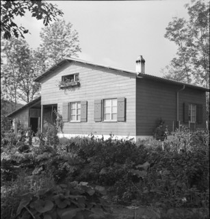 Laupen: Residential building and garden of working-class familiy; 1939.