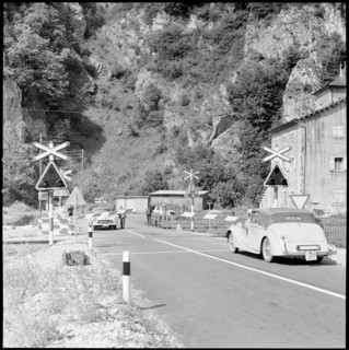 Level 'crossing 1957.