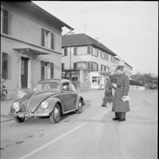 Neuhausen: Customs examination; 1957.