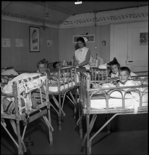 Greek nurses learning the contact with tuberculosis 1949.