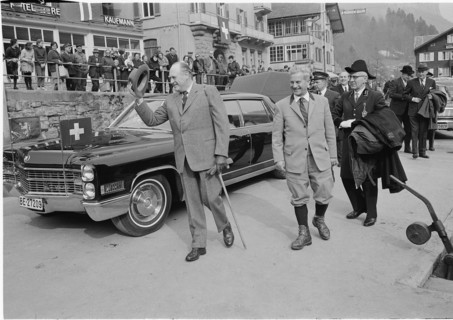 Olav of Norway and federal councillor Roger Bonvin in Lauterbrunnen, 1968.