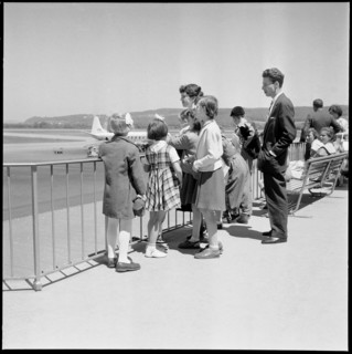 Gerold Zust with Hungarian children at airport Kloten 1957.