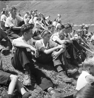 Crowd at the  Jakobsfest Lungern 1942.