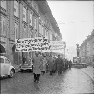 Farmers demonstrate against price drop, drop of prices; 1964.