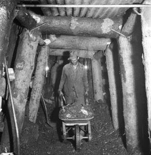 Valais, Miner; gallery; Goltschried coal mine; 1941.