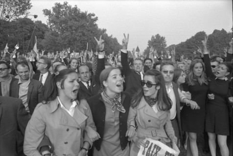 Supporters of President de Gaulle; slogan Paix en France Peace in France.