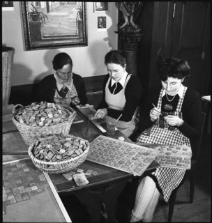 Swiss donation: producing badges, 1942.