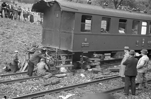 Railway accident near Erstfeld, 3rd class carriage, 1940