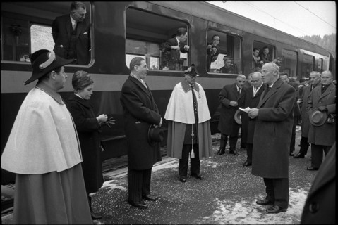 Ludwig von Moos, newly elected federal president arriving in Escholzmatt; 1963