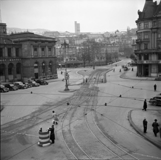 WW2: air raid warning, Bahnhofplatz, Zurich 1939