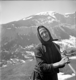 Albinen, woman working in the field; 1941
