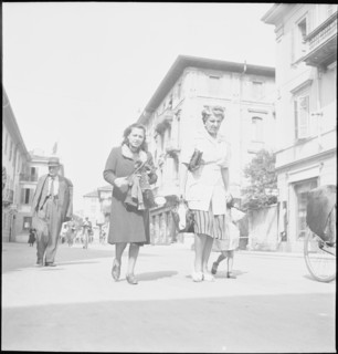 WW2: border; people in Chiasso around 1943