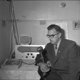 Lenzburg prisoners shall be provided with radio connection. All of the cells get either earphones