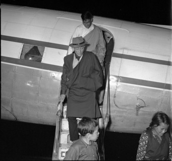 Arrival of the first Tibetan refugees in Switzerland, Kloten 1961