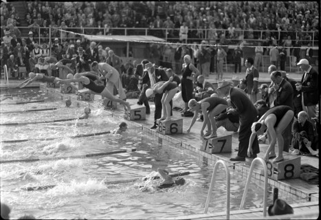 Olympic Games Helsinki 1952: 4x100m ladies, first swap